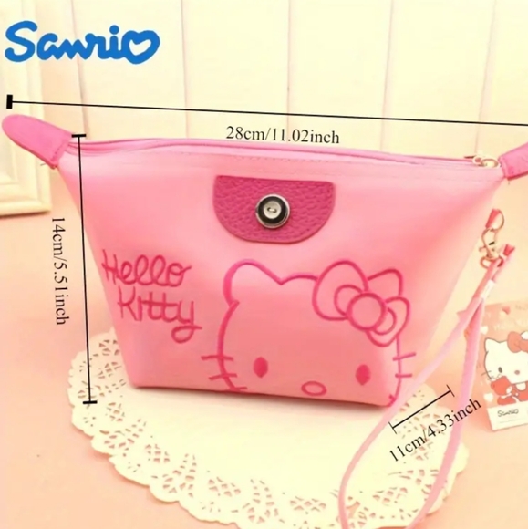 NWT Hello Kitty Makeup Bag - Picture 3 of 3